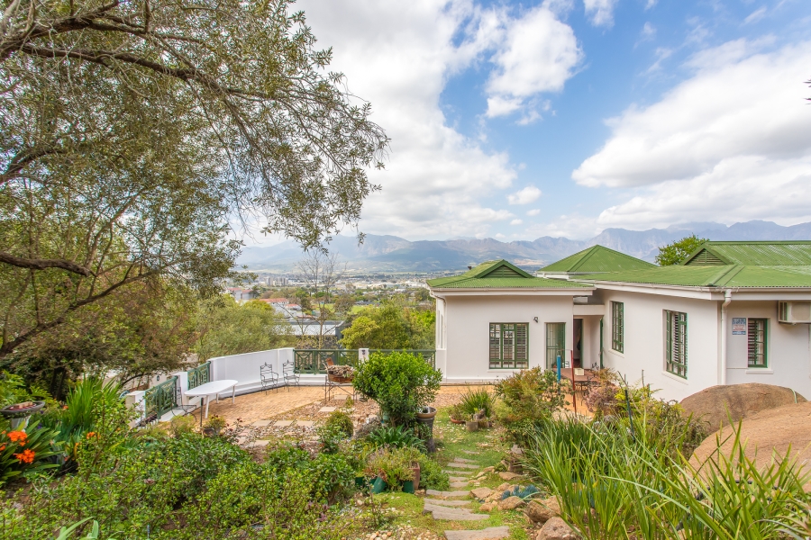 4 Bedroom Property for Sale in Lemoenkloof Western Cape